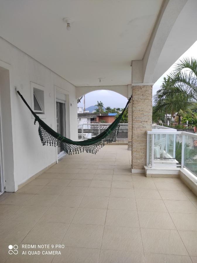 Casa Com Piscina A 150M Da Praia Da Enseada Гуаружа Екстериор снимка